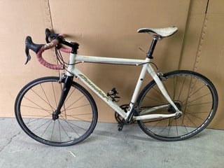 Lot 162  
            Nottingham SR9 - Collection Only 

                
CONDOR SQUADRA WHITE PEDAL BIKE - MPSS03042215- COLLECTION ONLY