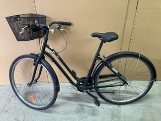 Lot 167  
            Nottingham SR9 - Collection Only 

                
BLACK PEDAL BIKE WITH FRONT BASKET - COLLECTION ONLY