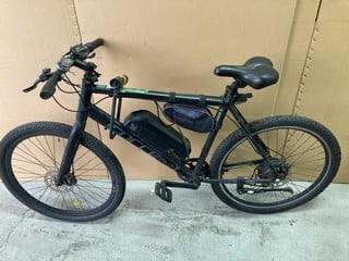 Lot 171  
            Nottingham SR9 - Collection Only 

                
CARRERA BLACK ELECTRIC BIKE - MPSS02867978- COLLECTION ONLY
