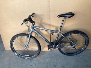 Lot 175  
            Nottingham SR9 - Collection Only 

                
SILVER PEDAL BIKE - MPSS03223578- COLLECTION ONLY