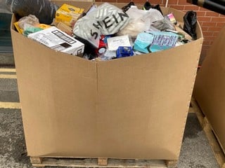 Lot 313  
            Nottingham SR9 - Collection Only 

                
PALLET OF VARIOUS ITEMS INC CLOTHES  - COLLECTION ONLY