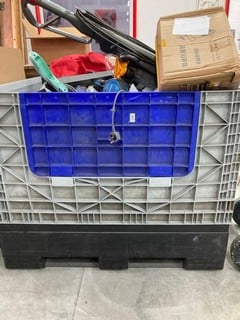 Lot 315  
            Nottingham SR9 - Collection Only 

                
PALLET OF VARIOUS ITEMS INC ELECTRICAL GOODS  - COLLECTION ONLY