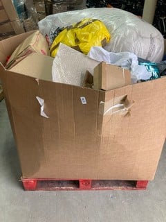 Lot 326  
            Nottingham SR9 - Collection Only 

                
PALLET OF VARIOUS ITEMS INC CLOTHES  - COLLECTION ONLY