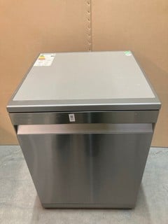 Lot 40  
            Nottingham SR9 - Delivery Or Collection 

                
SAMSUNG FREESTANDING DISHWASHER MODEL: DW60A8060FS ORIGINAL RRP: £749