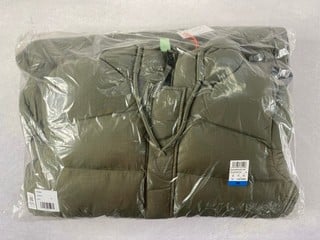 Lot 120  
            Nottingham Prem - Delivery Only 

                
RIPSTOP LONGLINE PUFFER JACKET UK 16 XL