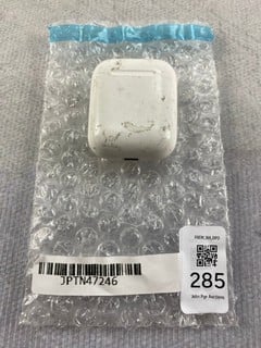 Lot 285  
            Nottingham Prem - Delivery Only 

                
APPLE AIRPODS EARPHONES: MODEL NO A1602, A2031, A2032 [JPTN47246]