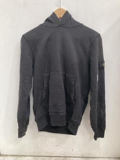 Lot 111  
            Chesterfield SR39 - Parcel Delivery Only 

                
STONE ISLAND JUNIOR HOODIE IN BLACK (LOCATION: B1R)
