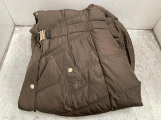 Lot 112  
            Chesterfield SR39 - Parcel Delivery Only 

                
RIVER ISLAND WOMENS LONG COAT IN BROWN SIZE 8 (LOCATION: B1R)