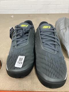 Lot 123  
            Chesterfield SR39 - Parcel Delivery Only 

                
BABOLAT PROPULSE FURY 3 TRAINERS IN GREY/GREEN (LOCATION: B2R)