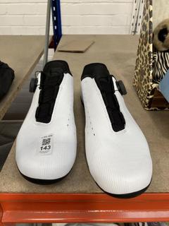 Lot 143  
            Chesterfield SR39 - Parcel Delivery Only 

                
VAN RYSEL CYCLING SHOES IN WHITE SIZE UK 8.5 ORIGINAL RRP- £120 (LOCATION: B2R)