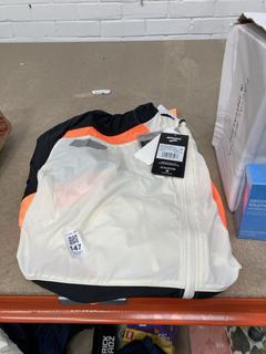 Lot 147  
            Chesterfield SR39 - Parcel Delivery Only 

                
BROOKS RUN VISIBLE JACKET 2.0 IN BLACK/ORANGE SIZE XL ORIGINAL RRP- £131 (LOCATIO...