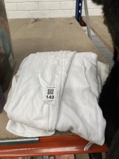 Lot 149  
            Chesterfield SR39 - Parcel Delivery Only 

                
HOLLISTER JOGGING BOTTOMS IN WHITE SIZE M (LOCATION: B2R)