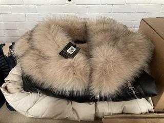 Lot 153  
            Chesterfield SR39 - Parcel Delivery Only 

                
RIVER ISLAND WOMENS LONG BODY WARMER IN WHITE SIZE L TO INCLUDE RIVER ISLAND COAT...