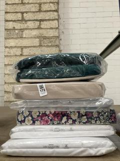Lot 172  
            Chesterfield SR39 - Parcel Delivery Only 

                
6 X ASSORTED BEDDING TO INCLUDE BELLE MAISON DUVET COVER 200 X 200CM (LOCATION: B2R)