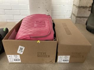 Lot 178  
            Chesterfield SR39 - Parcel Delivery Only 

                
STEVE MADDEN MISSILE SUEDE BAG IN PINK TO INCLUDE STEVE MADDEN MASH SHOES IN DARK...