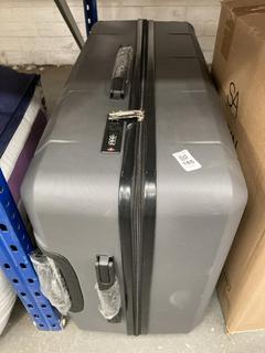 Lot 185  
            Chesterfield SR39 - Parcel Delivery Only 

                
LUGG LOCKABLE SUITCASE IN GREY (LOCATION: B2R)