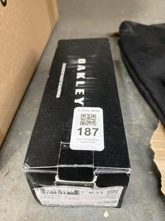 Lot 187  
            Chesterfield SR39 - Parcel Delivery Only 

                
OAKLEY RAFTER CLEAR FRAME GLASSES (LOCATION: B2R)