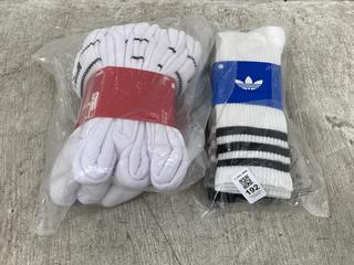 Lot 192  
            Chesterfield SR39 - Parcel Delivery Only 

                
ADIDAS WHITE SOCKS SIZE L 3 PAIRS TO INCLUDE PUMA SOCKS IN WHITE 6 PAIRS (LOCATIO...