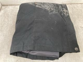 Lot 194  
            Chesterfield SR39 - Parcel Delivery Only 

                
FJALLRAVEN KIRUNA PADDED PARKA IN BLACK SIZE S ORIGINAL RRP- £300 (LOCATION: B3R)