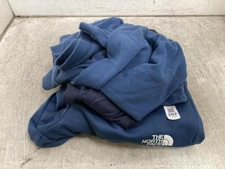 Lot 202  
            Chesterfield SR39 - Parcel Delivery Only 

                
3 X ASSORTED CLOTHING TO INCLUDE RALPH LAUREN POLO SHIRT IN BLUE SIZE M (LOCATION...