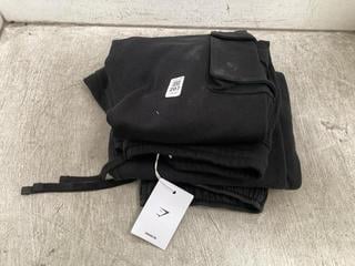 Lot 207  
            Chesterfield SR39 - Parcel Delivery Only 

                
GYMSHARK JOGGERS IN BLACK SIZE M TO INCLUDE NIKE JOGGERS IN BLACK SIZE L (LOCATIO...