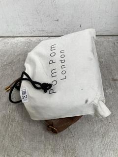 Lot 213  
            Chesterfield SR39 - Parcel Delivery Only 

                
POMPOM LONDON BAG IN BLUE TO INCLUDE WOMENS BAG IN BROWN (LOCATION: B3R)