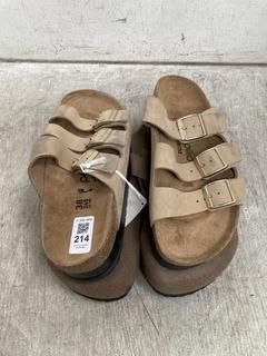 Lot 214  
            Chesterfield SR39 - Parcel Delivery Only 

                
BIRKENSTOCK SANDALS IN BROWN SIZE 38 TO INCLUDE BIRKENSTOCK SANDALS IN BROWN SIZE...