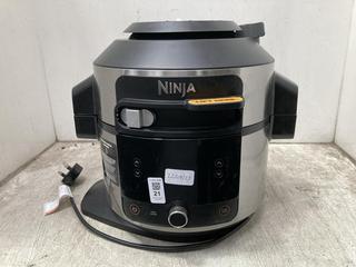 Lot 21  
            Chesterfield SR39 - Parcel Delivery Only 

                
NINJA FOODI MULTI COOKER MODEL: OL550UK LP3 ORIGINAL RRP- £199.99 (LOCATION: B1R)
