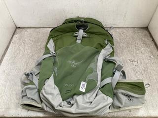 Lot 221  
            Chesterfield SR39 - Parcel Delivery Only 

                
OSPREY TALON 22 BACKPACK IN GREEN ORIGINAL RRP- £116 (LOCATION: B3R)