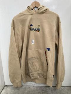Lot 225  
            Chesterfield SR39 - Parcel Delivery Only 

                
VANS FLOWER HOODIE IN BEIGE SIZE UK M (LOCATION: B3R)