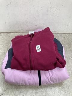 Lot 227  
            Chesterfield SR39 - Parcel Delivery Only 

                
ADIDAS HOODIE IN PURPLE SIZE 11-12YRS TO INCLUDE ADIDAS PADDED COAT IN PINK SIZE ...
