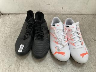 Lot 229  
            Chesterfield SR39 - Parcel Delivery Only 

                
ADIDAS PREDATOR STUDDED FOOTBALL BOOTS IN BLACK SIZE UK 7 TO INCLUDE PUMA STUDDED...