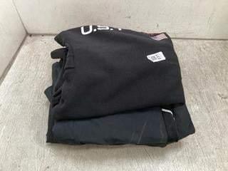 Lot 231  
            Chesterfield SR39 - Parcel Delivery Only 

                
3 X ASSORTED CLOTHING TO INCLUDE NIKE DRI FIT JOGGERS IN BLACK SIZE L (LOCATION: ...
