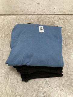 Lot 233  
            Chesterfield SR39 - Parcel Delivery Only 

                
FRENCH CONNECTION SWEATER IN BLACK SIZE L TO INCLUDE NEW BALANCE T-SHIRT IN GREEN...