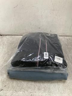 Lot 235  
            Chesterfield SR39 - Parcel Delivery Only 

                
BRAVE SOUL HOODIE IN NAVY SIZE S TO INCLUDE FRED PERRY SWEATSHIRT IN BLUE SIZE XL...