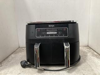 Lot 24  
            Chesterfield SR39 - Parcel Delivery Only 

                
NINJA DUAL ZONE DUAL BASKET AIR FRYER IN BLACK MODEL- AF300UK ORIGINAL RRP- £199....
