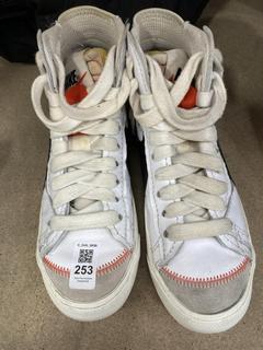 Lot 253  
            Chesterfield SR39 - Parcel Delivery Only 

                
NIKE MENS BLAZER MID '77 JUMBO IN WHITE/BLACK SIZE UK 5.5 (LOCATION: B3R)