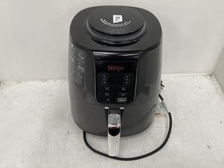 Lot 359  
            Chesterfield SR39 - Parcel Delivery Only 

                
NINJA 3.8L AIR FRYER MODEL: AF1000UKSS (LOCATION: B5R)