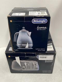 Lot 363  
            Chesterfield SR39 - Parcel Delivery Only 

                
DELONGHI ICONA METALLICS KETTLE IN GREY TO INCLUDE DELONGHI ICONA METALLICS 4 SLI...