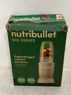 Lot 367  
            Chesterfield SR39 - Parcel Delivery Only 

                
NUTRIBULLET 900 SERIES BLENDER (LOCATION: B6R)