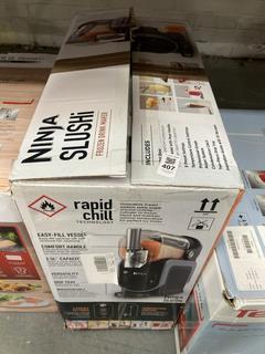 Lot 407  
            Chesterfield SR39 - Parcel Delivery Only 

                
NINJA SLUSHY FROZEN DRINKS MAKER ORIGINAL RRP- £349 (LOCATION: B6R)