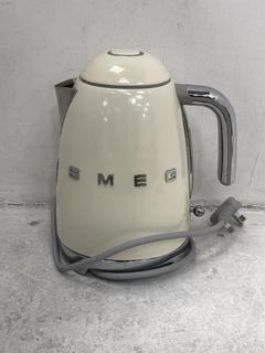 Lot 421  
            Chesterfield SR39 - Parcel Delivery Only 

                
SMEG KETTLE IN WHITE ORIGINAL RRP- £149 (LOCATION: B6R)
