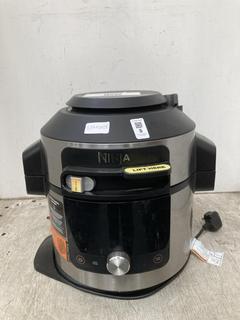 Lot 8  
            Chesterfield SR39 - Parcel Delivery Only 

                
NINJA FOODI PRESSURE COOKER MODEL- K07SQ605Z9Z8 ORIGINAL RRP- £299.99 (LOCATION: ...