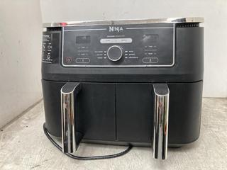 Lot 9  
            Chesterfield SR39 - Parcel Delivery Only 

                
NINJA DUAL ZONE DUAL BASKET AIR FRYER IN BLACK MODEL- AF400UK ORIGINAL RRP- £179....