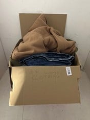 Lot 201  
            BIRMINGHAM SR111 - PARCEL DELIVERY ONLY 

                
12 X ASSORTED WOMAN’S CLOTHING TO INCLUDE NEW LOOK.
