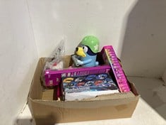 Lot 245  
            BIRMINGHAM SR111 - PARCEL DELIVERY ONLY 

                
BLUEY TOY AND BARBIE TOYS AND TRANSFORMER SET.