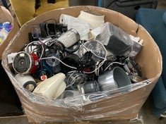Lot 125  
            Edinburgh SR22 - Delivery Or Collection 

                
PALLET OF KITCHEN & APPLIANCES TO INCLUDE HADEN 1.5L JERSEY KETTLE: LOCATION - RO...
