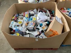 Lot 134  
            Edinburgh SR22 - Delivery Or Collection 

                
PALLET OF GENERAL GOODS TO INCLUDE HANDY BRITE TORCH - MAGNETIC TORCHES LED SUPER...