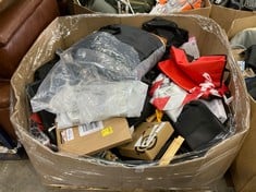 Lot 138  
            Edinburgh SR22 - Delivery Or Collection 

                
PALLET OF GENERAL GOODS TO INCLUDE FIORETTO TRAVEL BAG: LOCATION - ROW 1(COLLECTI...