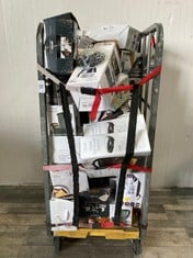 Lot 140  
            Edinburgh SR22 - Delivery Or Collection 

                
QUANTITY OF KITCHEN & APPLIANCES TO INCLUDE TOWER 3100W ROSE GOLD ULTRASPEED STEA...